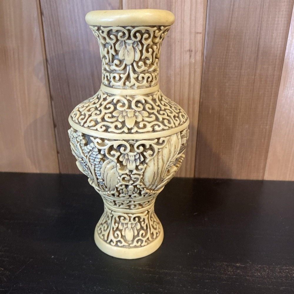 Vtg Asian-Style Carved Resin Vase Scenic Detail Ornate Home Decor Made In Italy - Picture 3 of 9